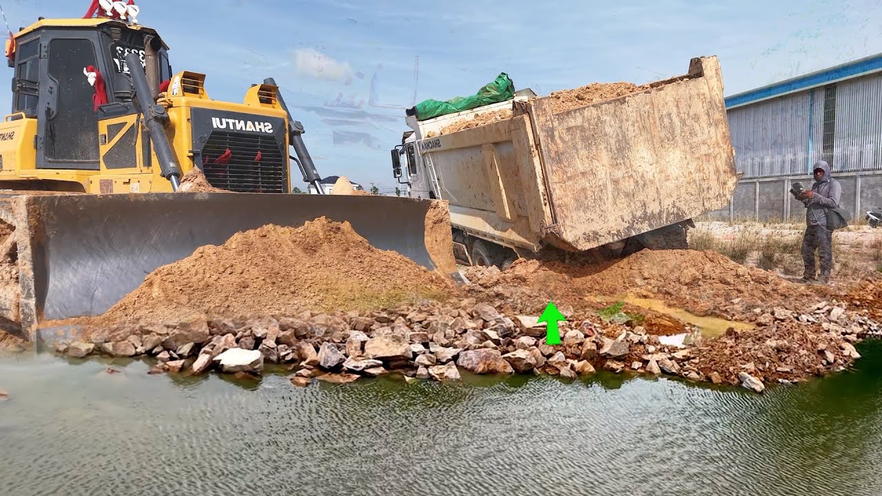 Please don't be in danger Incredible Landfill! Dump Truck 25ton Back Uploading overturned SHANTUI…