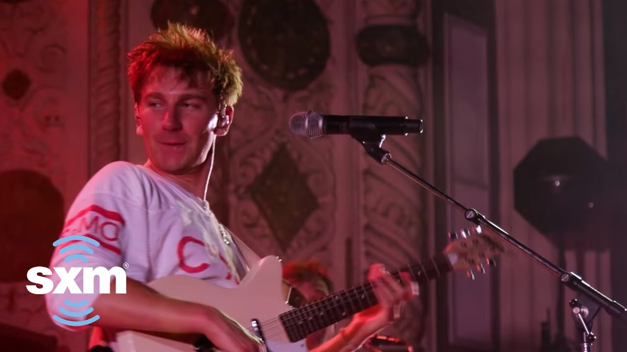 Glass Animals - I Don't Wanna Talk (I Just Wanna Dance) | Small Stage Series | SiriusXM