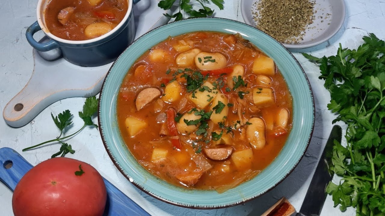 Chłopski garnek z fasolą. Szybie i proste danie jednogarnkowe na obiad i imprezy.