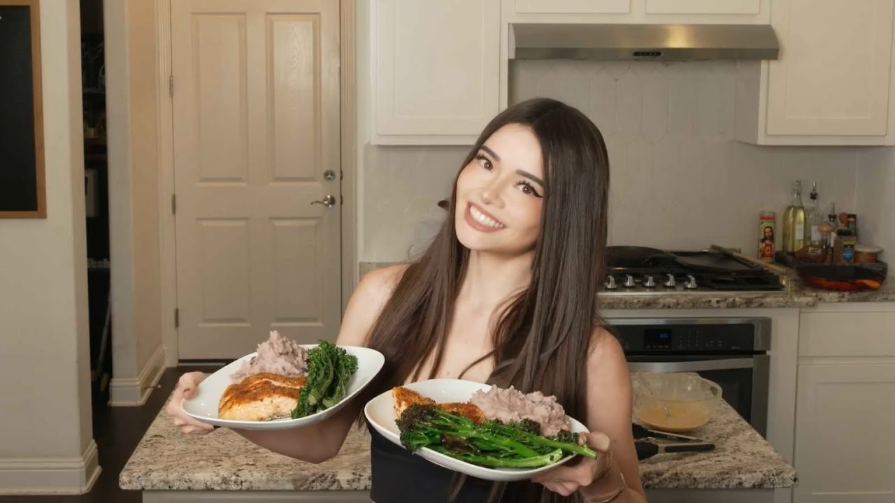 [Nov. 10, 2025] 👩🏻&zwj;🍳🥩 COOKING CREAMY GARLIC ALFREDO STEAK & MASHED POTATOES 🥩🥔 | @itsKatchii VOD