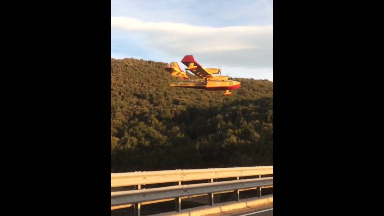 Bombardier 415 Incredible maneuver Canadair.