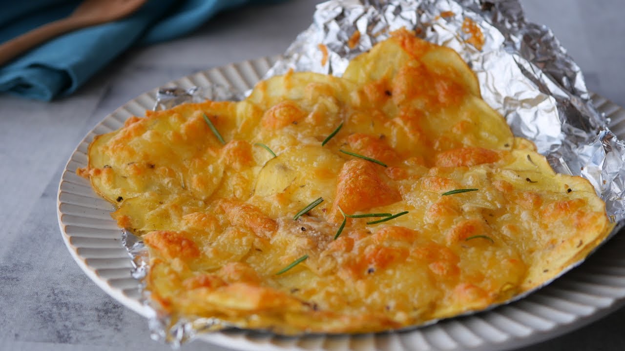 【皮付きじゃが芋1個で絶品♡薄焼きポテトピザ】「芋は皮ごと食べる♪」「まるめし」 |  Cute potato pizza
