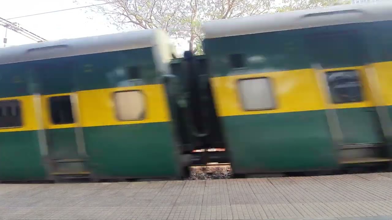 12188 - Jabalpur Garib Rath Express || #train #trending #viral #garibrathexpress #ytvedio #yt