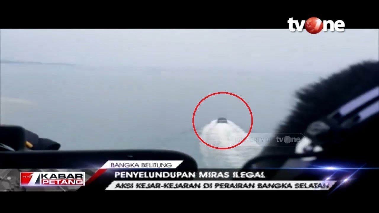 Detik-detik Aksi Pengejaran Penyelundup 12 Ribu Botol Miras Asal Singapura | tvOne