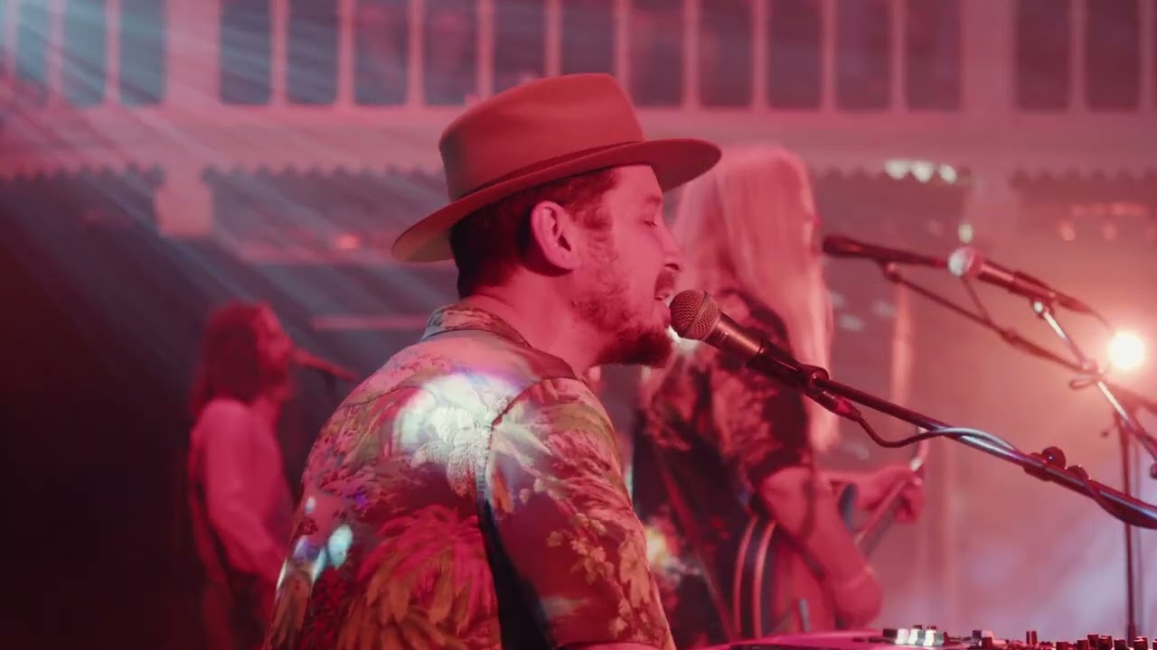 Young Gun Silver Fox - Kingston Boogie (Live from The Paradiso) [Official Video]