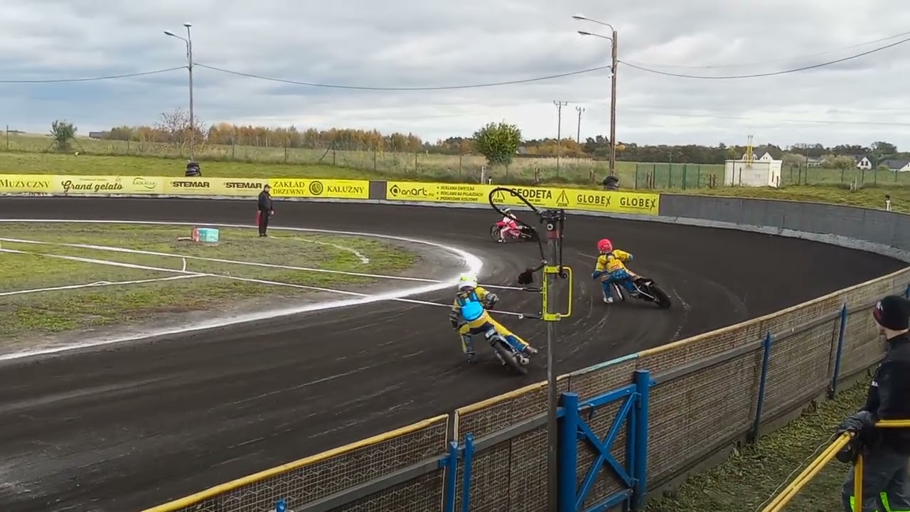 Bieg 8 mini turnieju o Puchar GUKS Speedway Wawrów (18.10.2025)