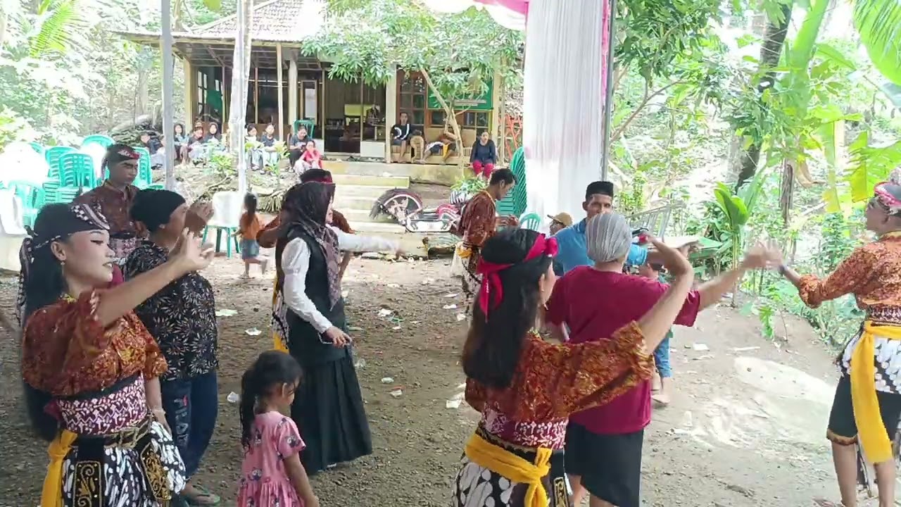 Moment joget,Semarang Segot,Jarum jarum,Pantai Logending, Selendang sutra Kuning