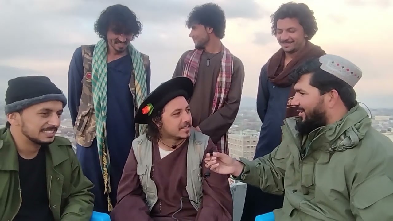 ساقي تڼی د خندا څخه ډک ویډی سره وګورئ.