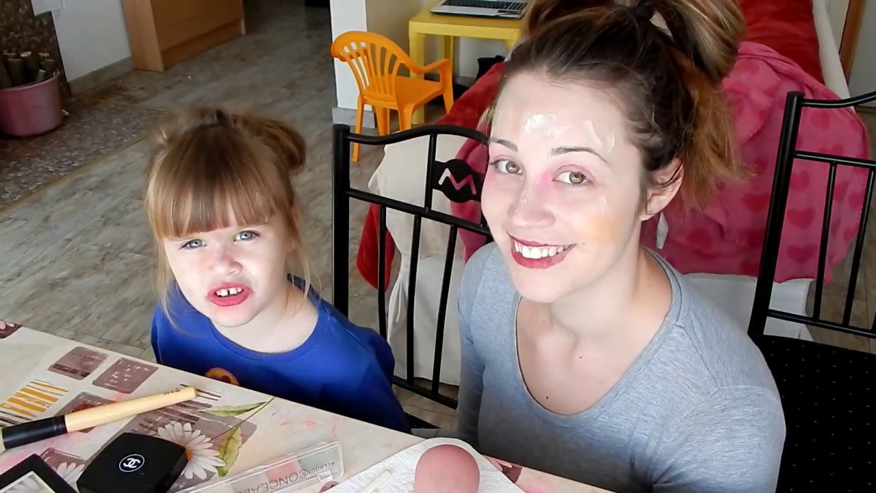 ELLIE MEG MUTATJA HOGYAN KELL SMINKELNI