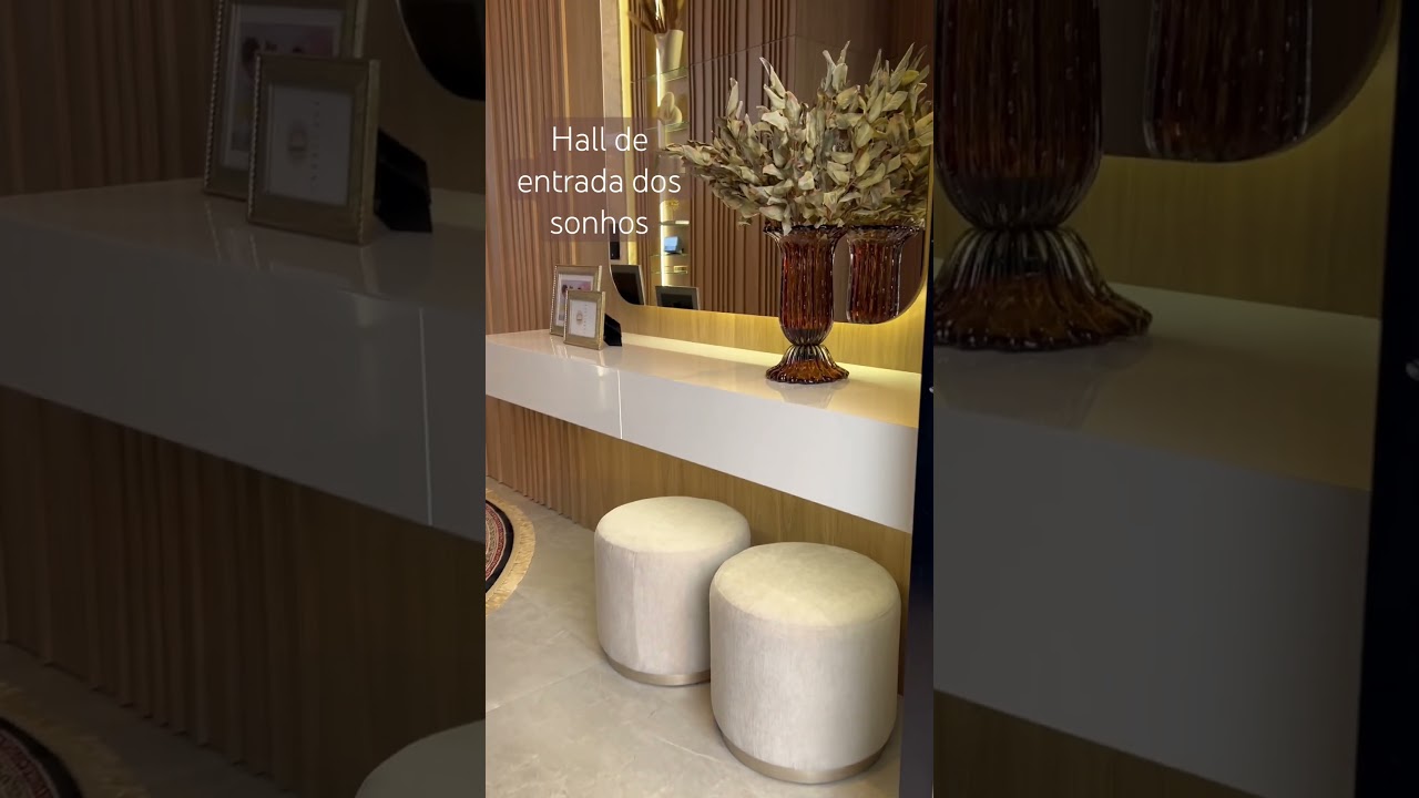 Hall de entrada espetacular por Fernanda D&aacute;rio! Amamos tudo que ela faz! #halldeentrada #homedecor