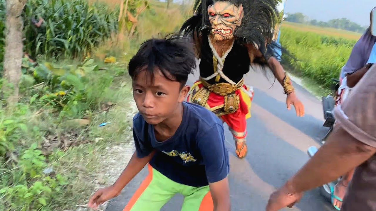 Dikejar Buto Ngamuk Sampai Ke Sawah !! Arak arakan Barongan Blora GEMBONG AJI JOYO live Bangsri