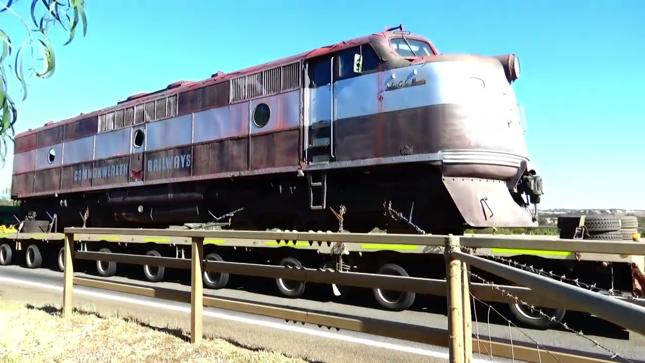 🚛. Doolan's Heavy Haulage Volvo NH 580 hauling GM1 loco from Parkes NSW to Rail Heritage WA Museum