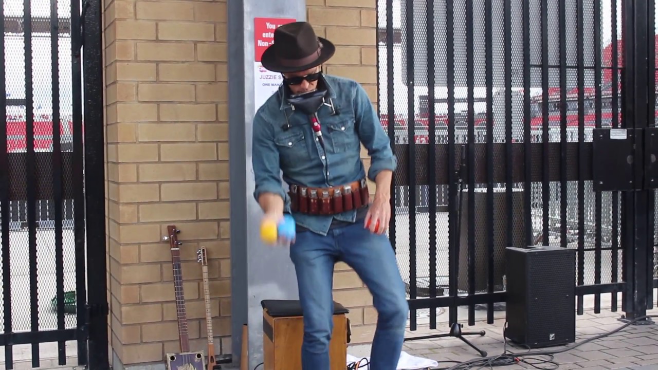 Juzzie Smith - Jamming With Chuka Chuks (Juggling Percussion  Balls)