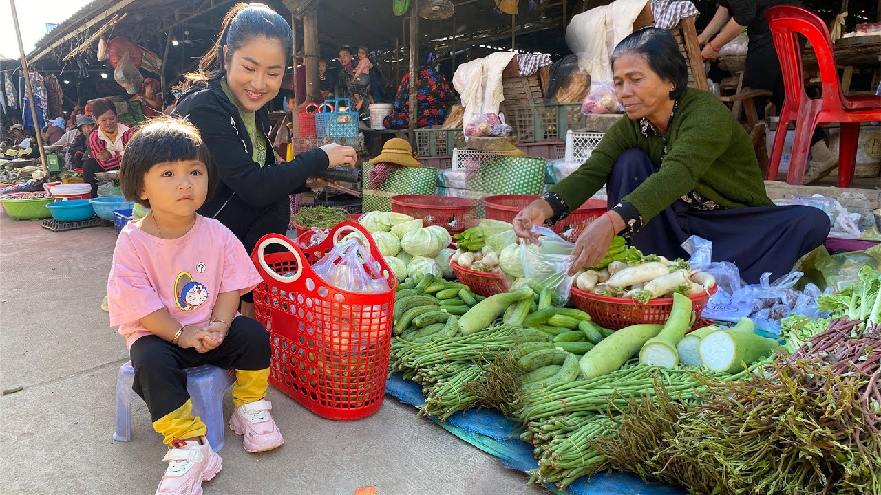 Smile girl Siv chhee make everybody happy in the market - Mommy Sreypov