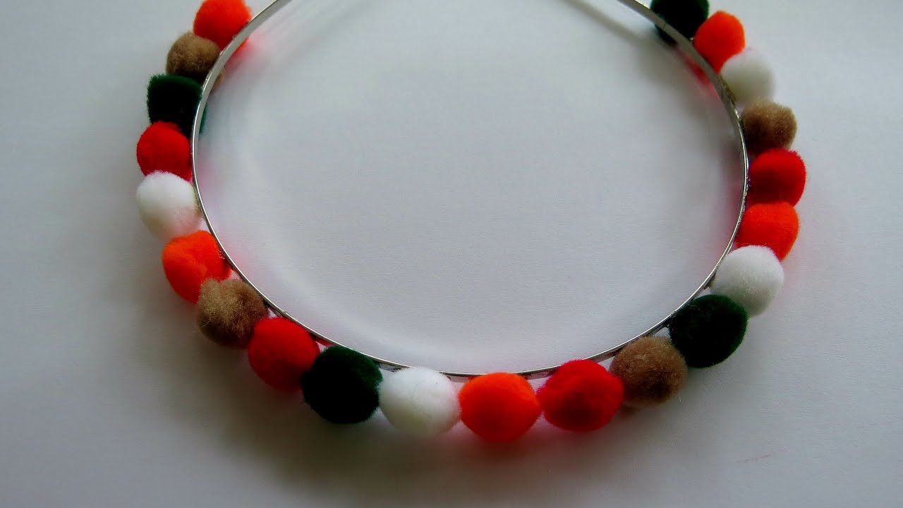 DIY - TIARA DE POMPONS