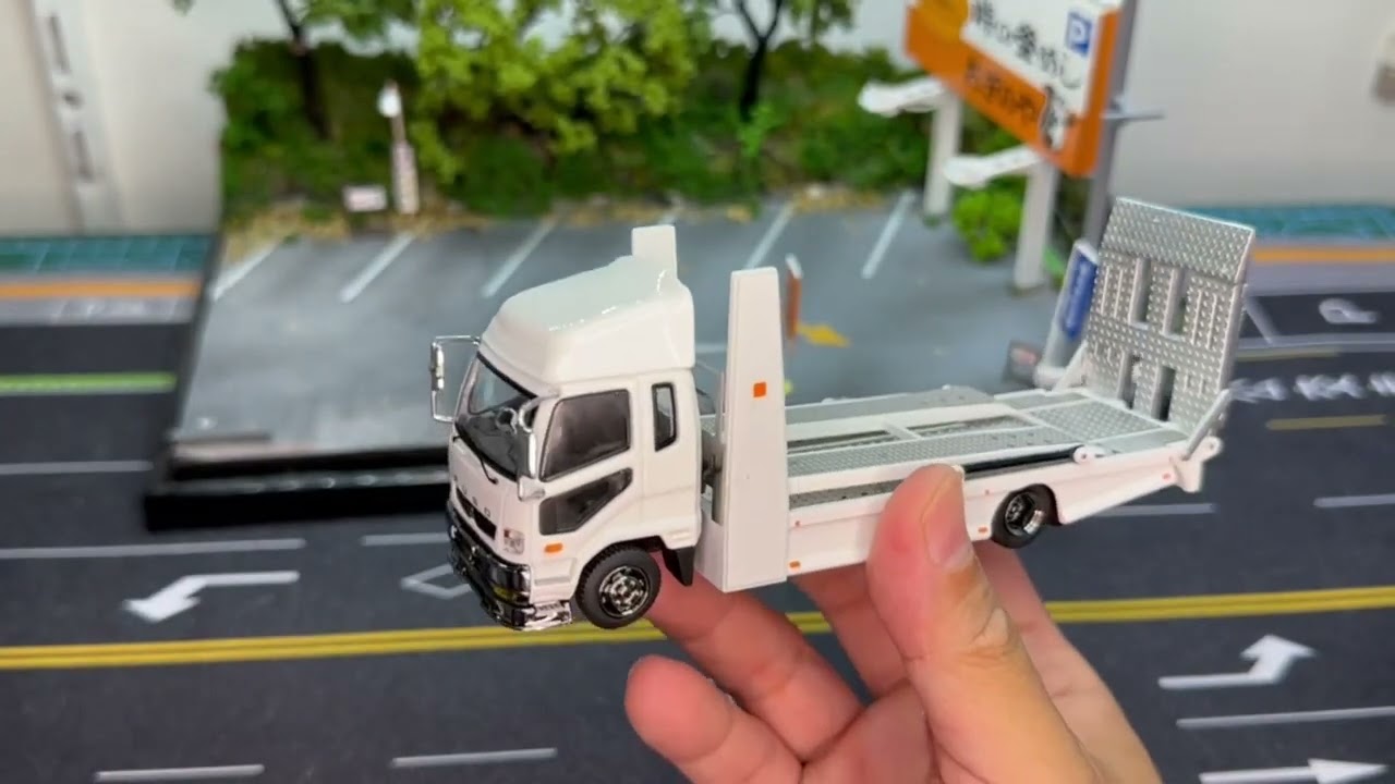 G.C.D. 1:64 scale Mitsubishi Fuso Fighter 2017 Double Deck Tow Trucks