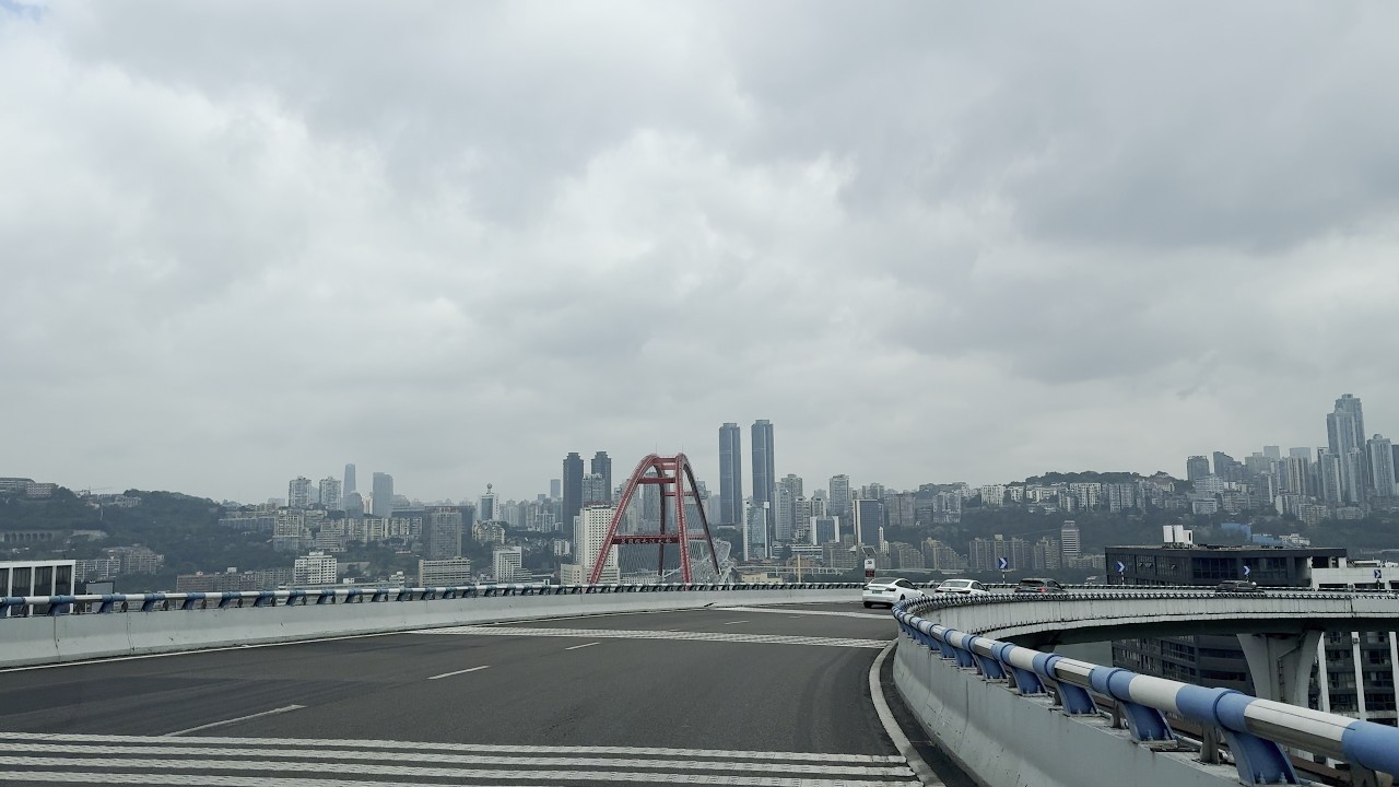 👉 Afraid of Heights on a 72m Sky Bridge 😳 | Chongqing 4K Driving