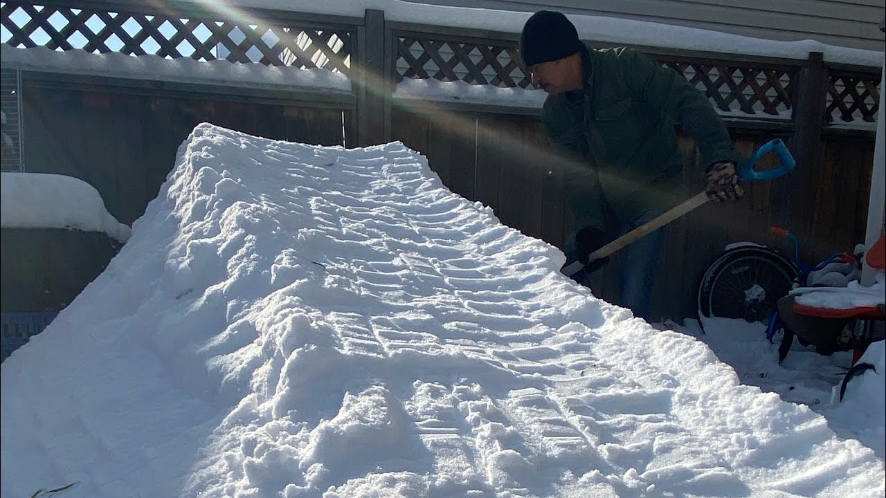 BACK YARD SNOW SLIDE /  DIY #CANADA