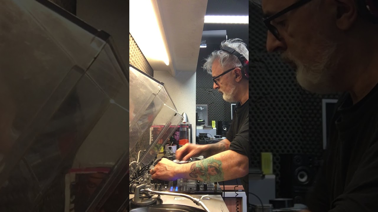 d.vision records history @ Stefano Gambarelli aka Gambafreaks production  vinyl dj set studio live