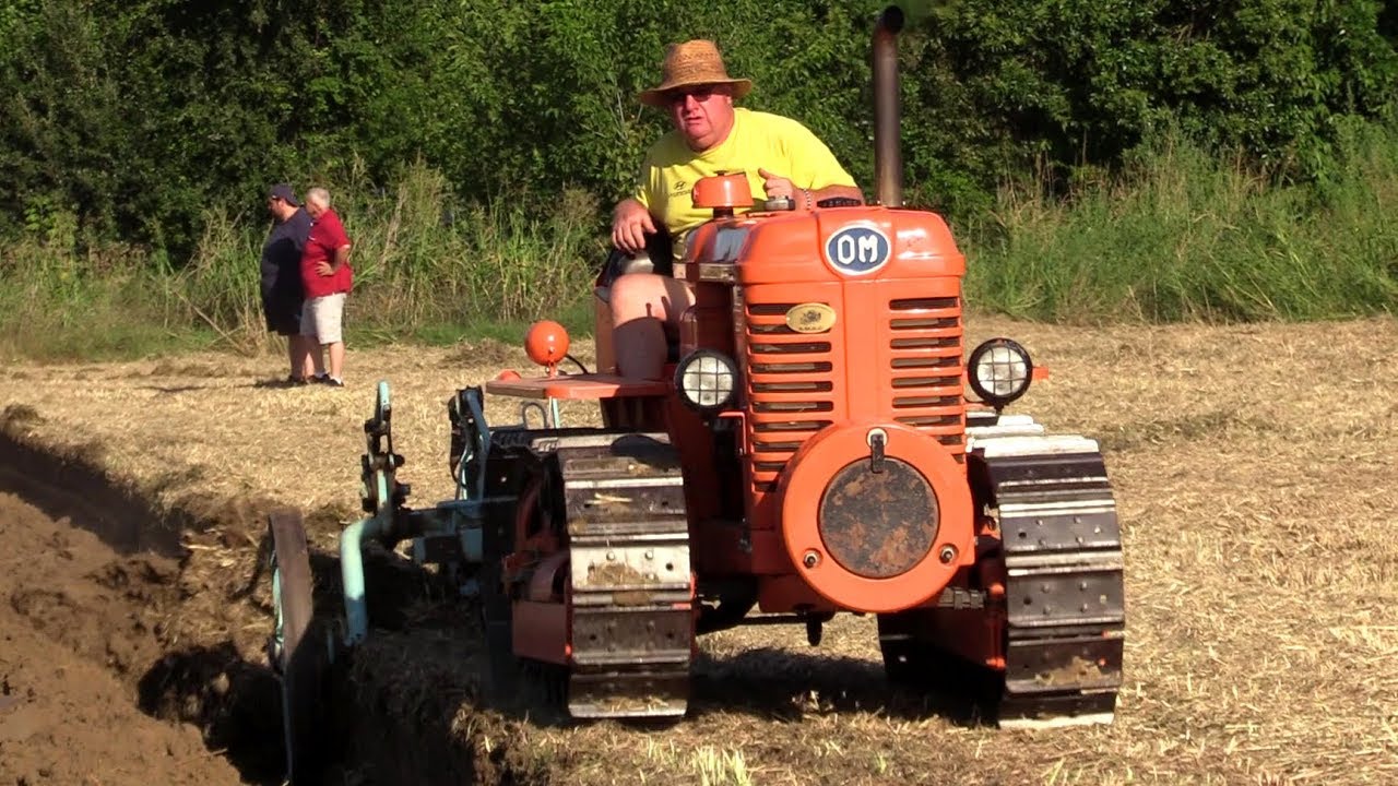 OM 35/40C cingolato aratura - Old tracked tractor ploghing + sound