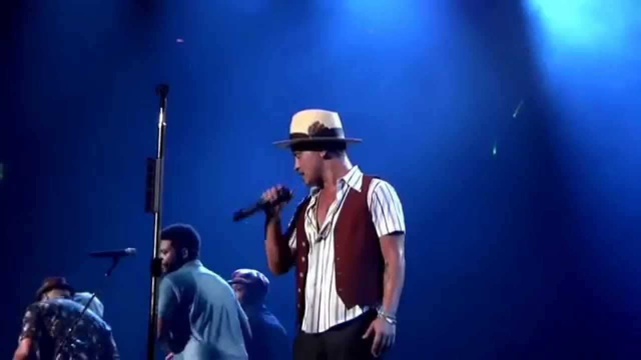 BRUNO MARS live in Hawaii (If I Knew / Monologue: Who Got Better Game? / Runaway Baby)