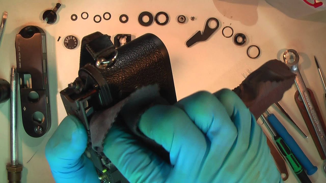 Cleaning the slow gear in Leica M6