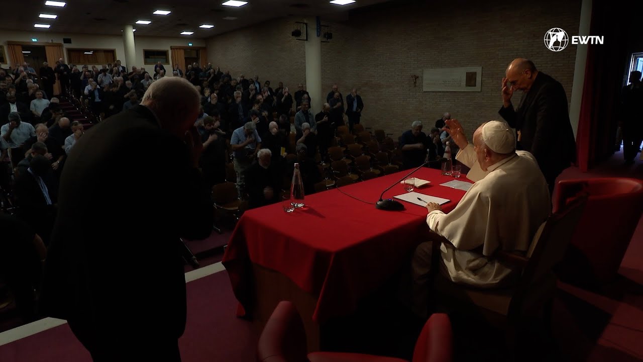 El Papa Francisco visitó a sacerdotes salesianos en Roma que llevan entre 11 y 39 años ordenados