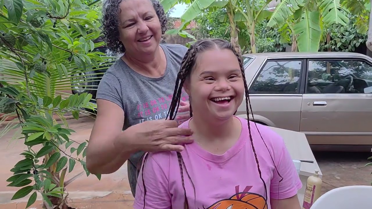 Mariana  no seu salão  de beleza 