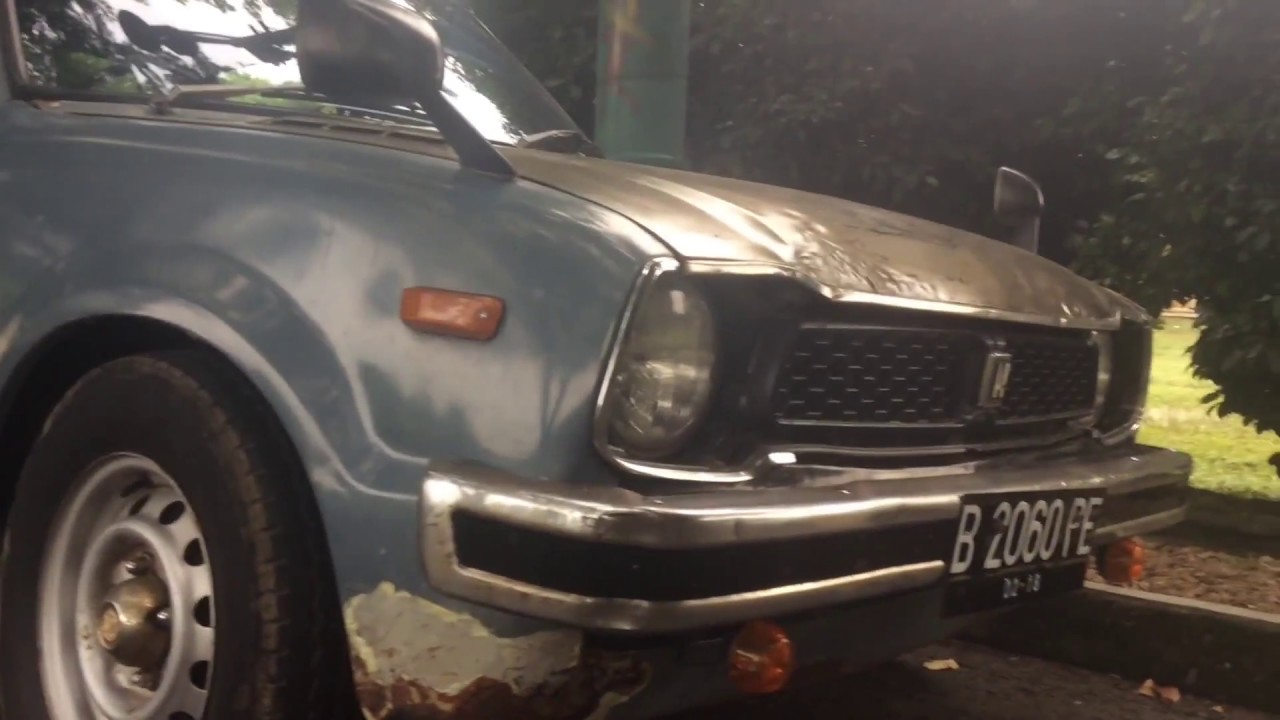 Old Honda Civic CVCC Deluxe 1977