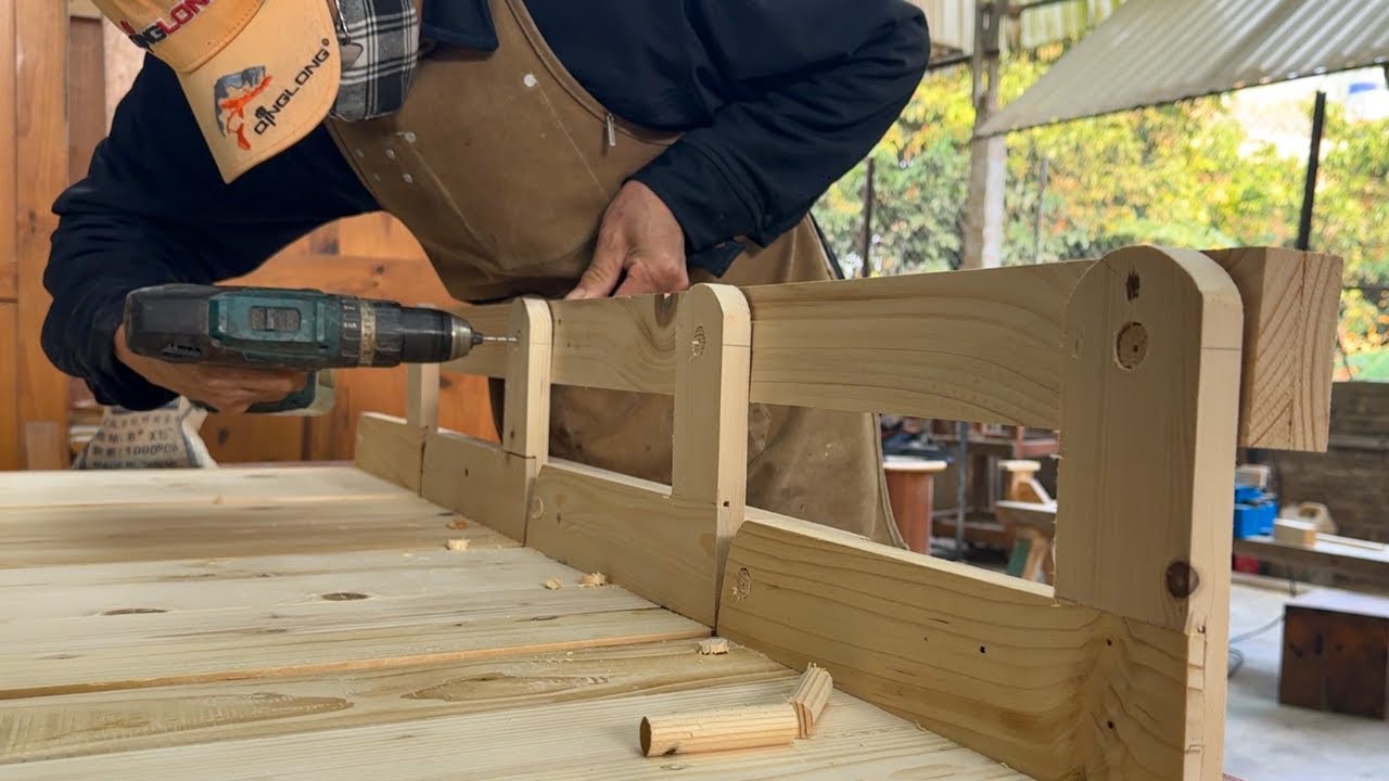 You’ve Never Seen Pallets Used Like This —Transforming Discarded Pallets Into A Smart Table