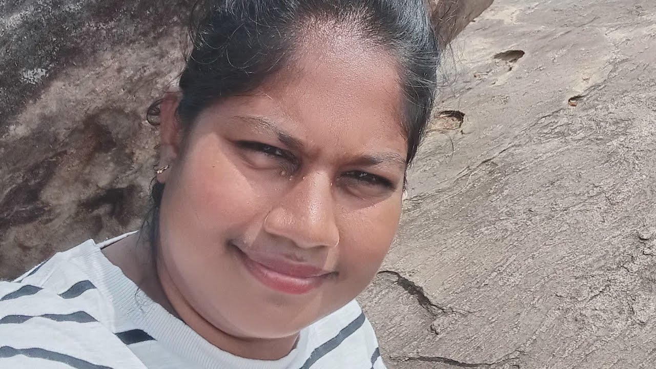 සිංදු කියන්න අහන්න ආස කොල්ලො කෙල්ලො ටික ඉක්මනට එන්න මම ආවා.....
