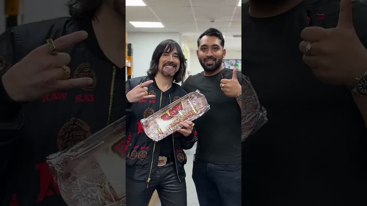 🔥 Special Moment at Smoking Supplier! @RawPapersOfficial