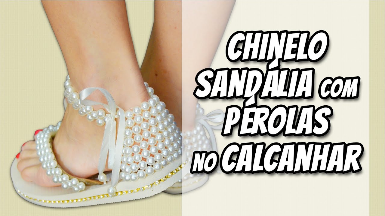 Sandália com pérolas no calcanhar