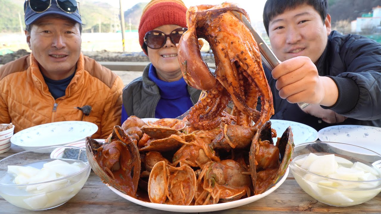 전복, 문어, 고둥, 새우와 각종 조개 넣고 가마솥에 푹 끓인~ [[해물찜(Braised Spicy Seafood)]] 요리&먹방!! - Mukbang eating show