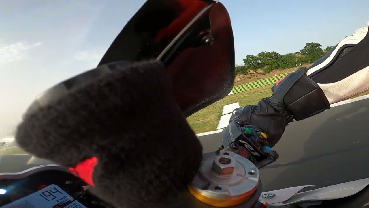 Seconda volta a Vallelunga Yamaha R1 best lap 1.44.5