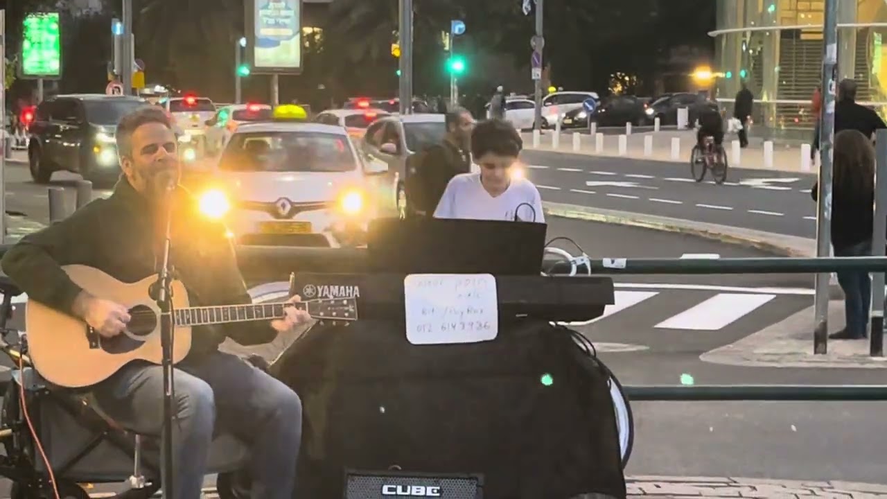 אביב גפן. קבעתי עם האושר. שדרות רוטשילד תל אביב