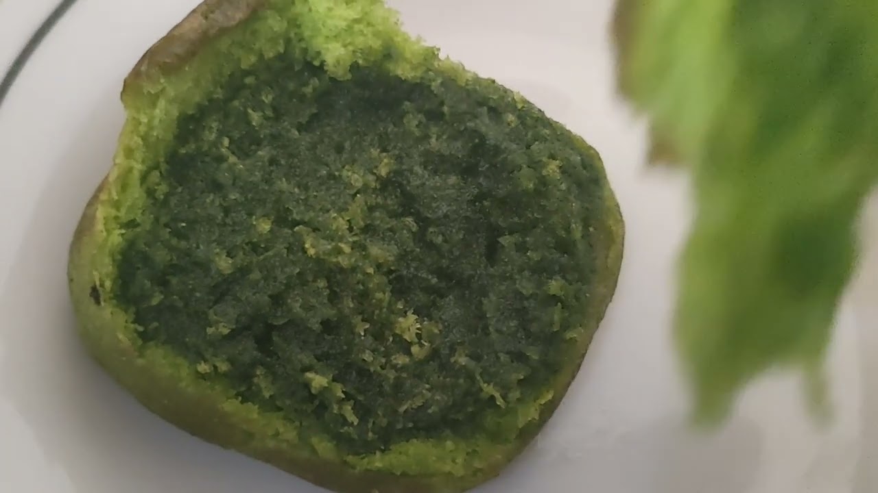 Ngemil cake matcha yang lezat 