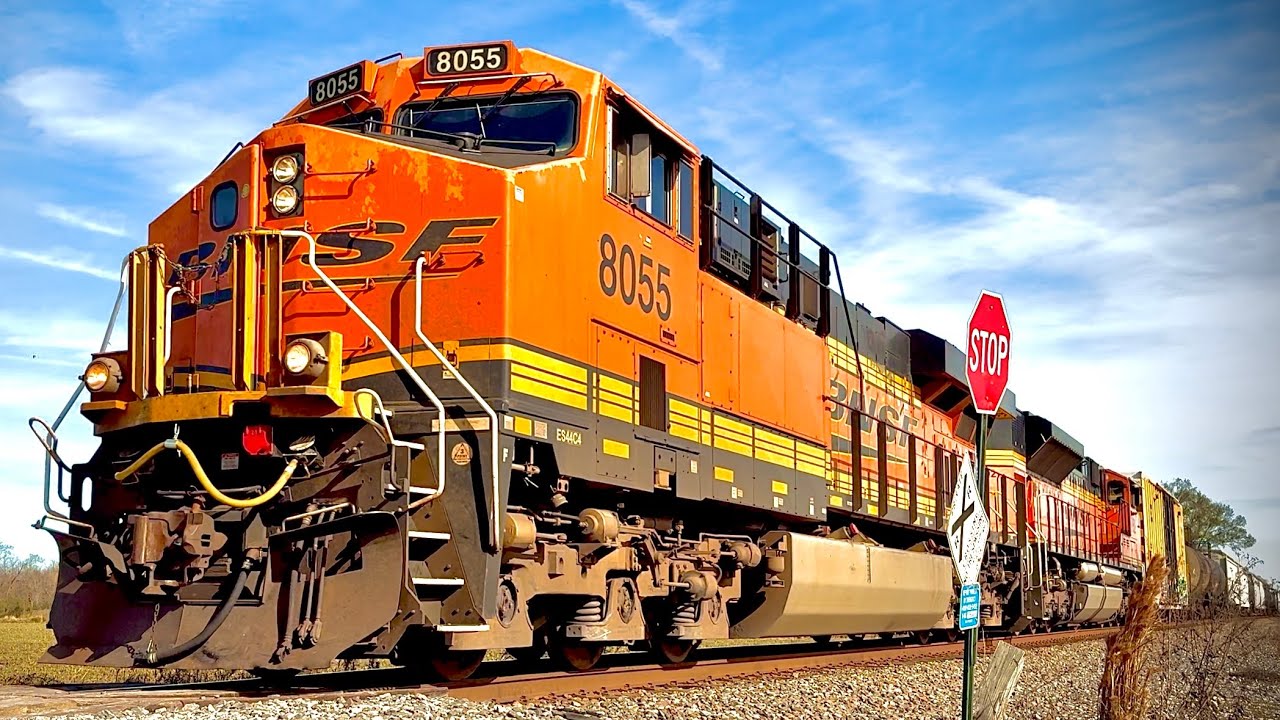 BNSF ES44C4 with an SD70ACe trailing #bnsf #sd70ace #train 