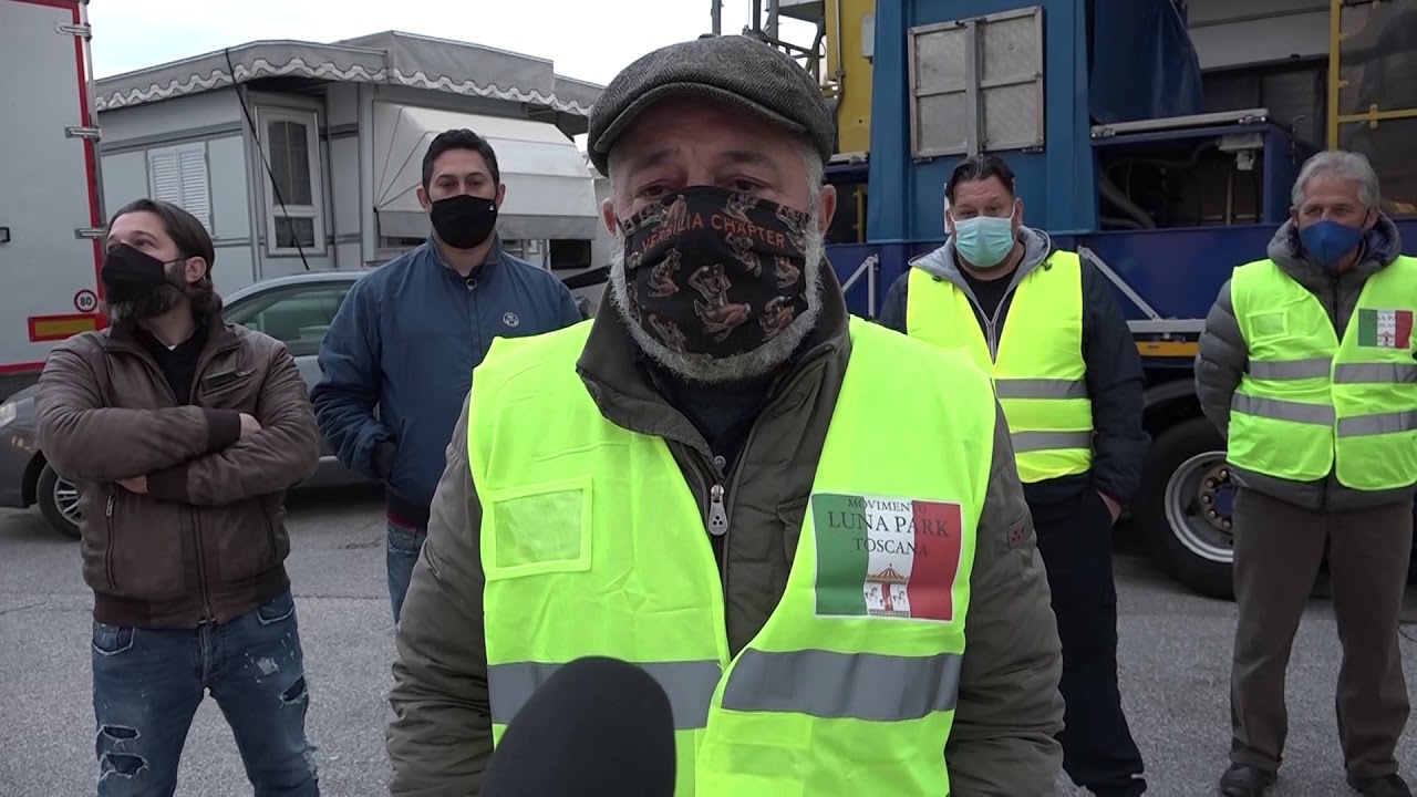 La protesta dei gestori dei Luna Park: 
