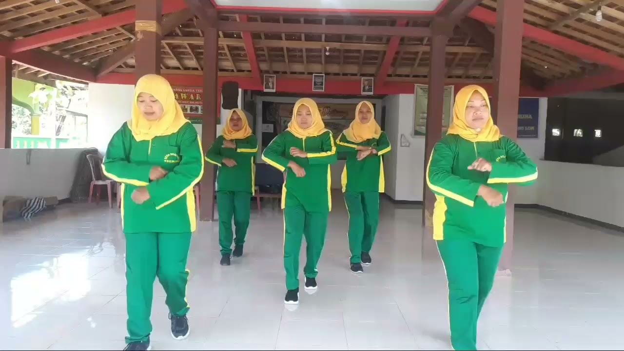 Senam Peregangan Kader Puskesmas Semin II