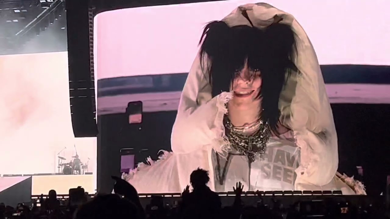 Billie Eilish - bury a friend - live at Coachella 2022 W1