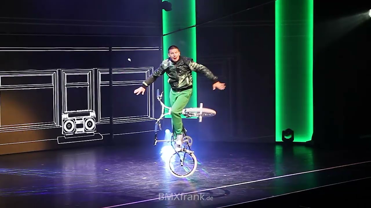 BMX Show mit Frank Wolf @ Flying Dreams Wintergarten Varieté Berlin - www.BMXfrank.de