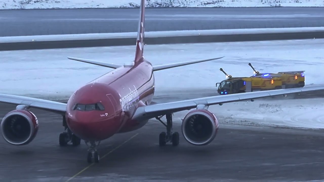 Tuukkaq - Airbus A330neo taxiing for the first time in Nuuk