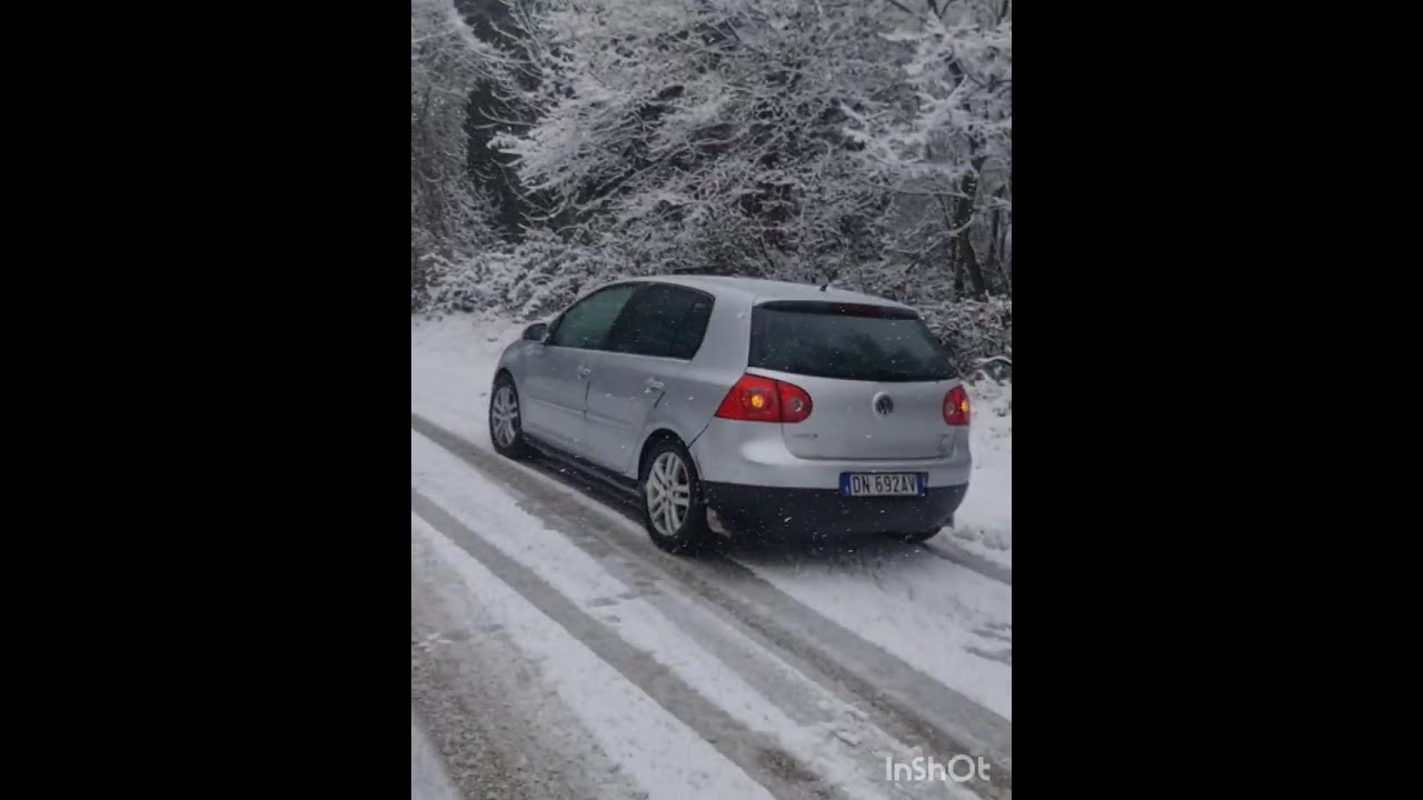 Nieve #montañas # en italia😱😶‍🌫️🥶🥶nie🏔🏔☃️🌨