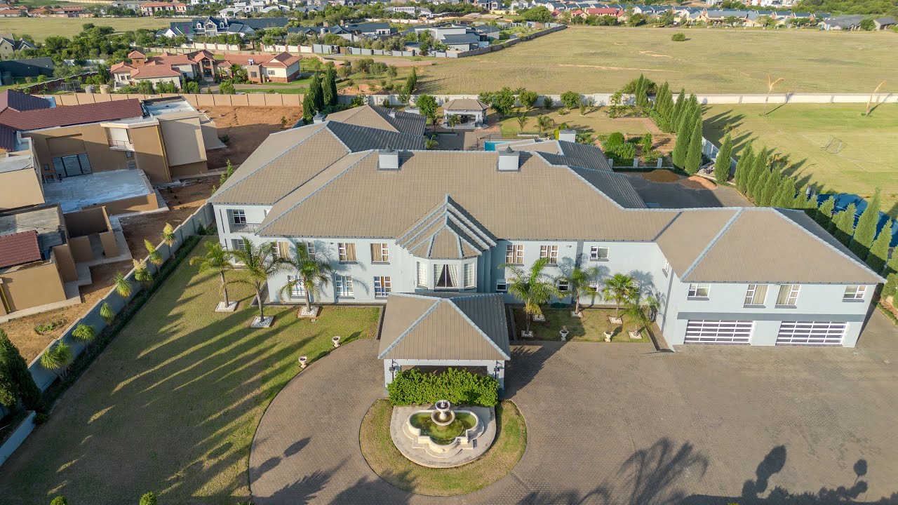 Home for sale in Mooikloof Glen