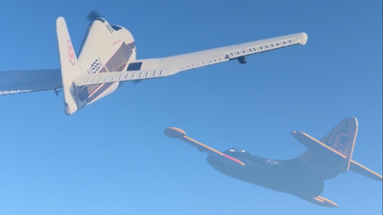 F6H and F9F flying together 💪