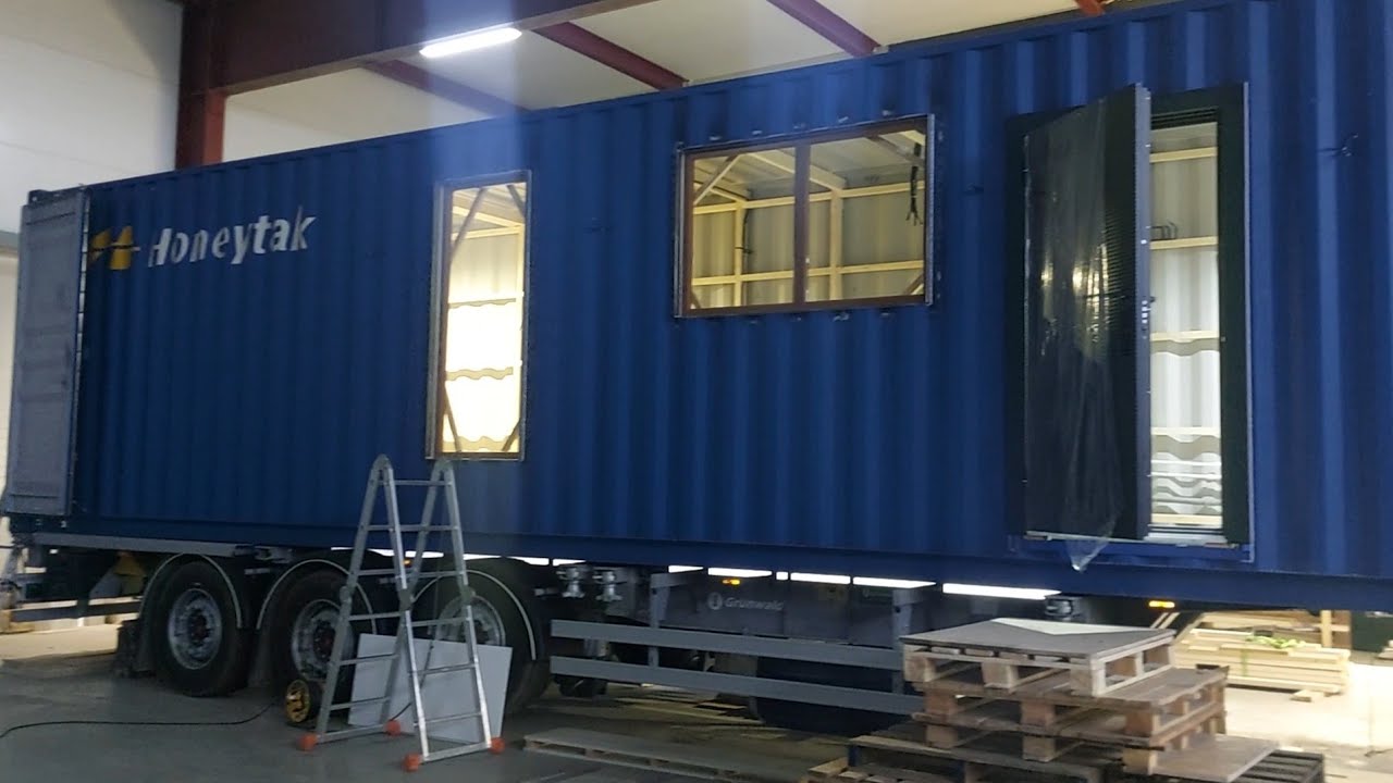 Дом на колёсах из морского контейнера на базе полуприцепа-контейнеровоза