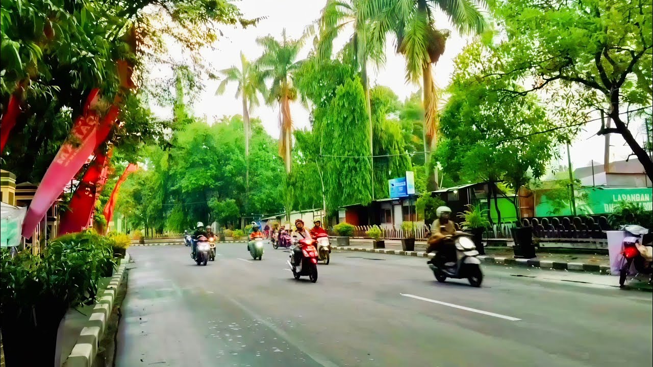 Morning walk to PERTIGAAN SEKARTAJI star from JEMBATAN BRAWIJAYA kota KEDIRI
