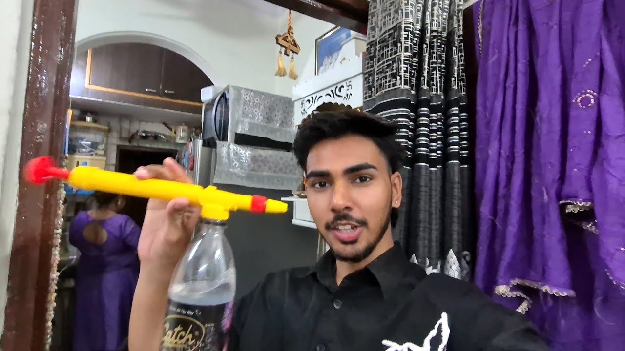 Ye Kya Le Aayee HOLI Ke Liye ? 😂| Ladai Ho Gayi Aaj To 😡