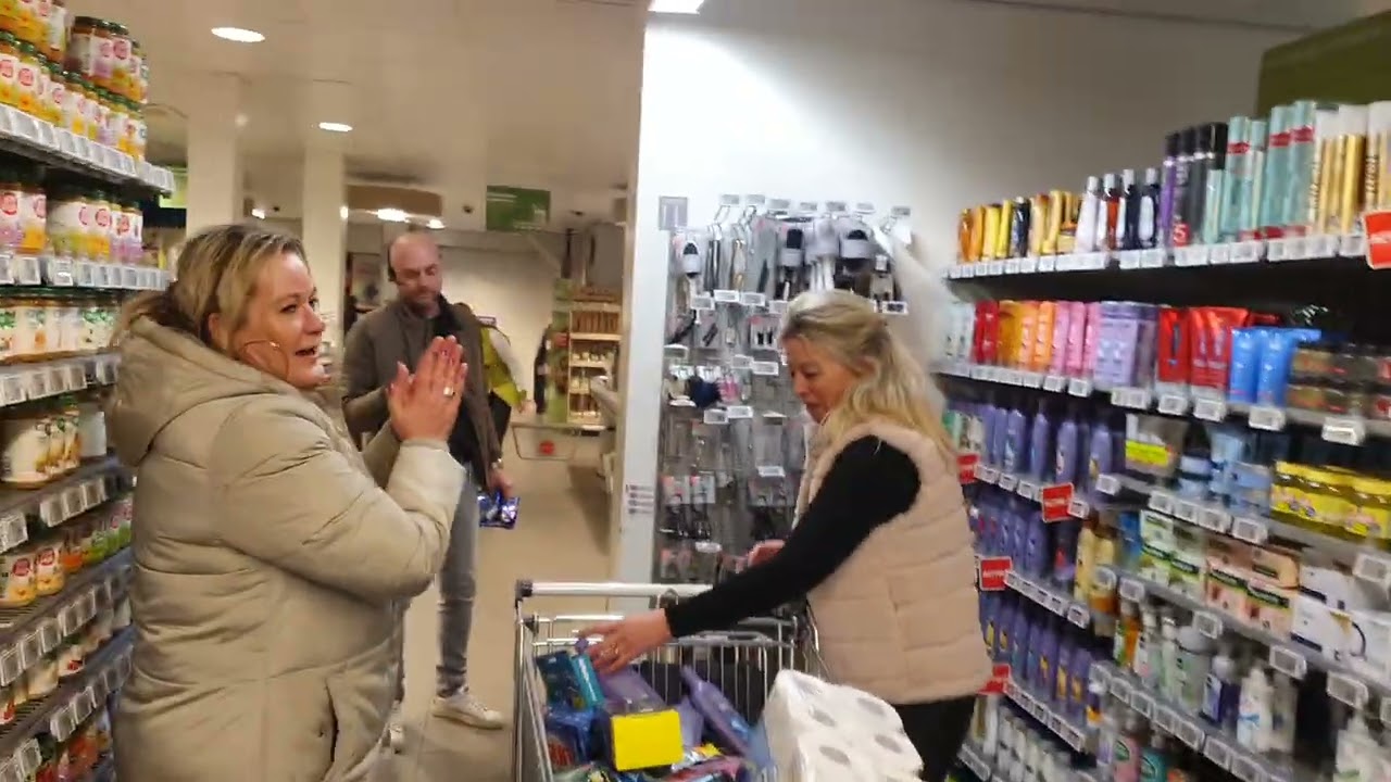 1 minuut gratis boodschappen bij PLUS Joffrey ter Horst